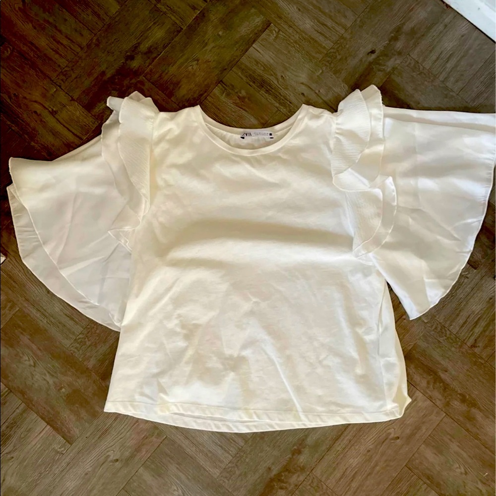 White ruffle short sleeve shirt